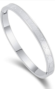 The Roman Numeral Bracelet White Gold